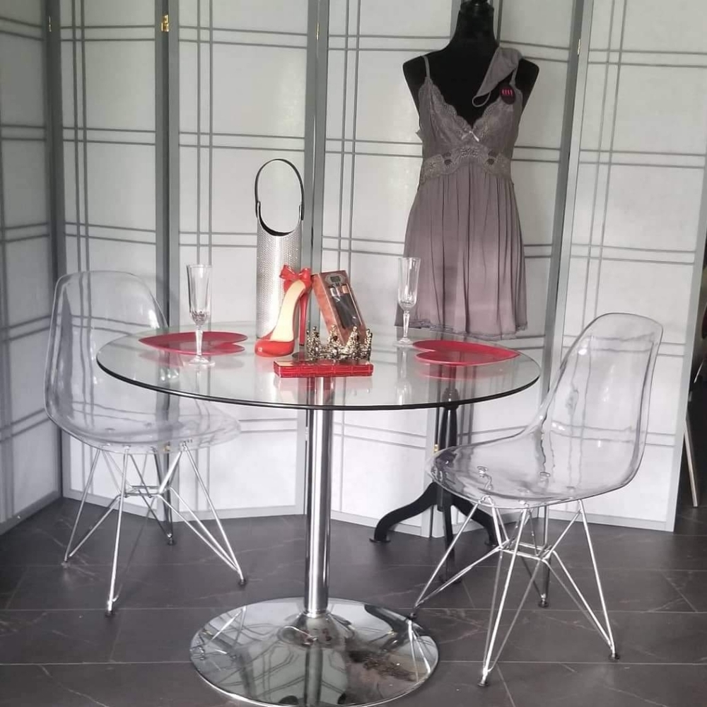 My Home Poshmark Staging Room - Picture 7 of 13